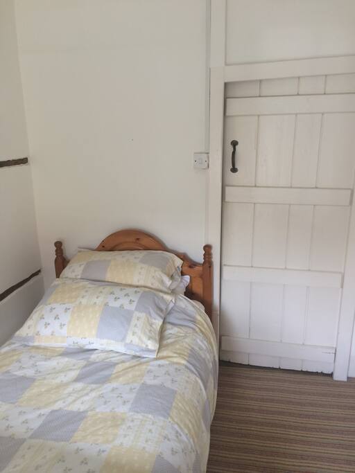 Cosy room with bed that opens to double