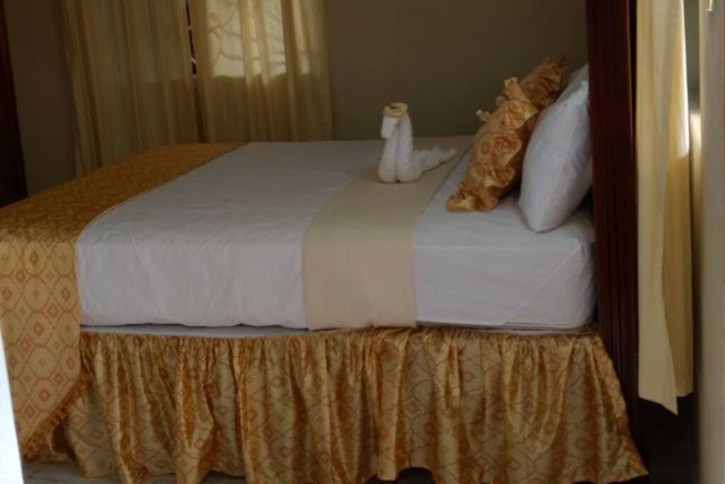 Bedroom with queen size bed