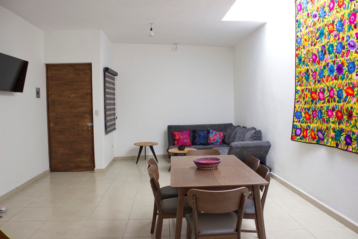 Top Airbnb: Moole house, Terrace + Mountain view +with garage! en Guanajuato