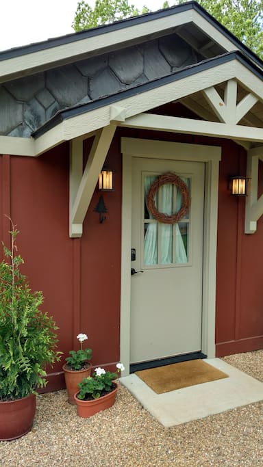A keyless entry makes your check-in easy.