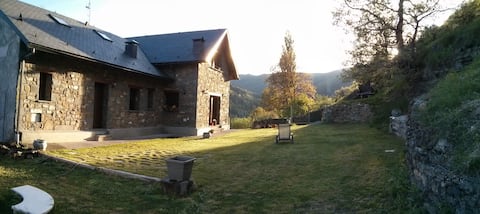 Extraordinary private garden, very close Ordesa