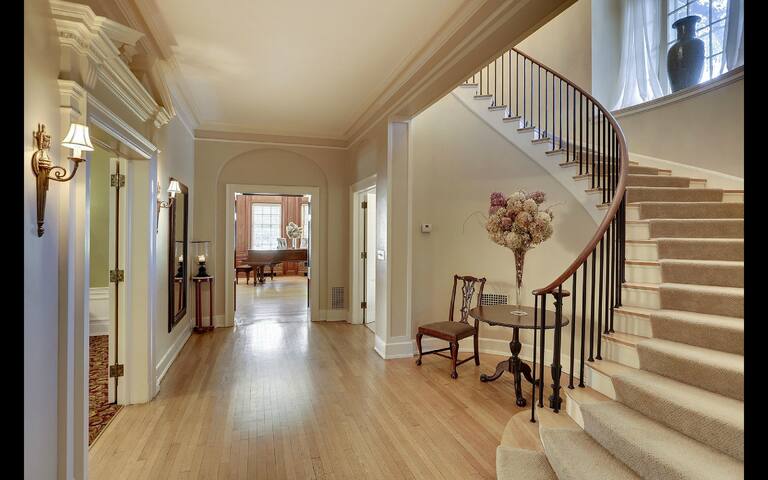 The Grand Mansion on Pillsbury- 4 floors! 10k sqft gallery image 2