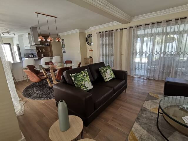 Cape Town Holiday Home gallery image 3
