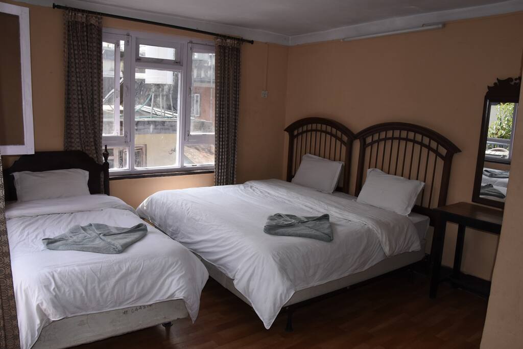 standard triple room