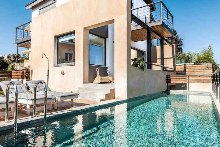 happy villa (Now with heated pool!) gallery image 3