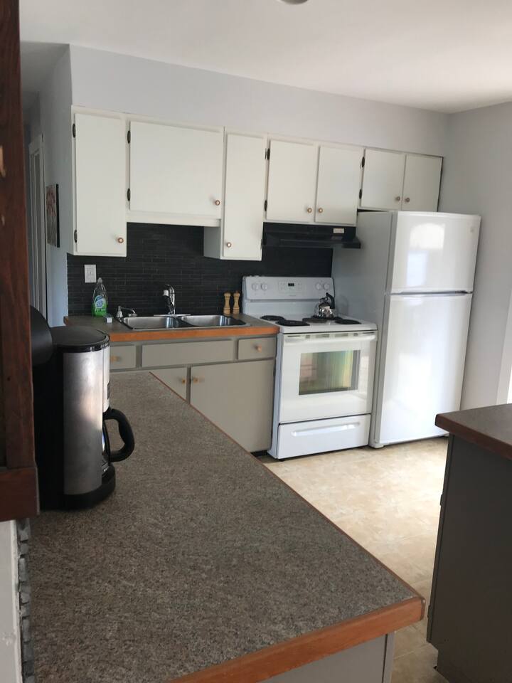 A true West Coast experience at Raven House! Houses for Rent in