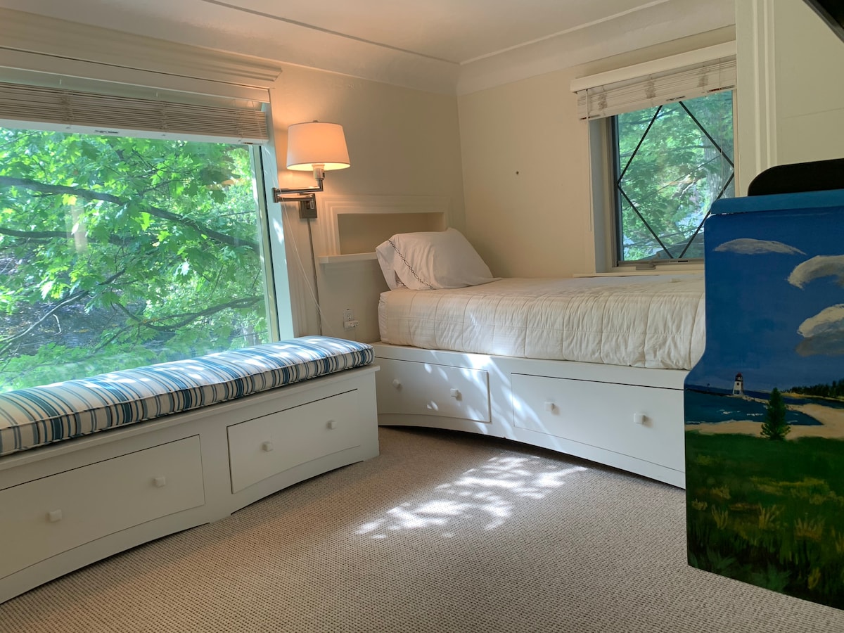 Twin beds on either side of the back room. Again, up in the trees surrounded by windows.