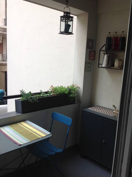 Petite terrasse lumineuse et abritée
