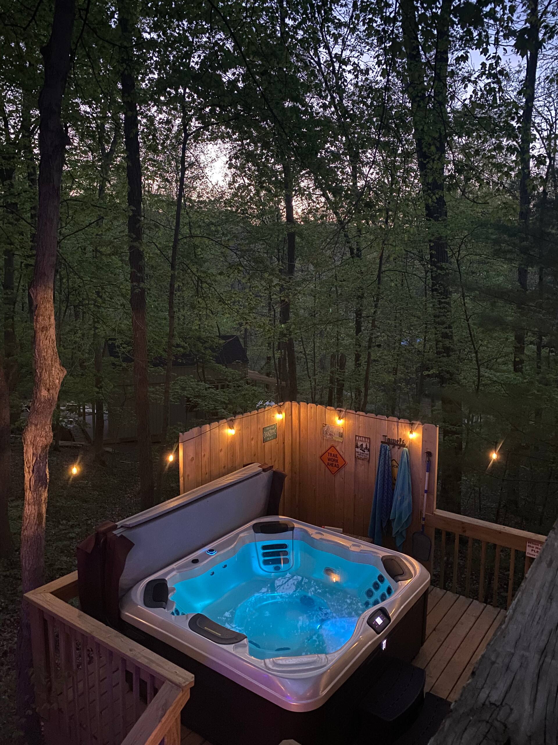 Post-Time Cabin w/Hot Tub in Hocking Hills on Lake