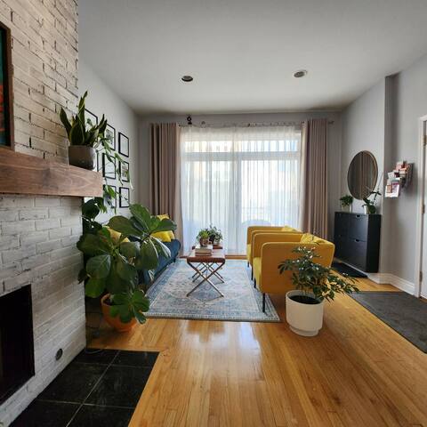 2 Fl Condo- 5 BedR-5 bathR sleep 16 near downtown gallery image 2