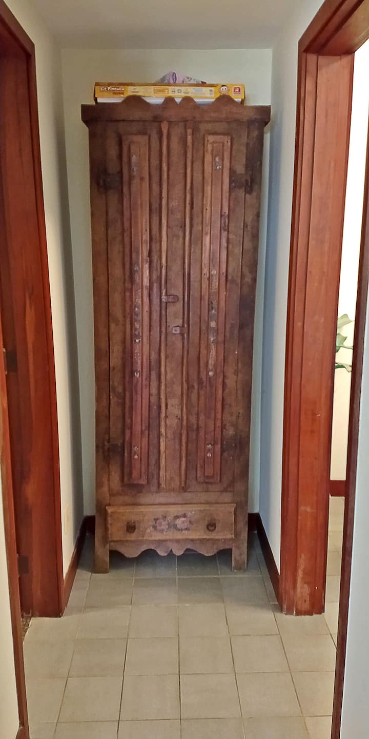 Hodnik između dnevnog boravka, kupaonice i spavaće sobe