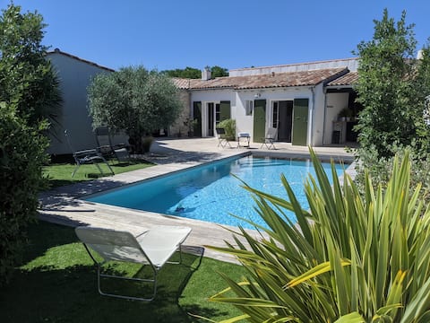 Ile De Re Vacation Rentals Homes Nouvelle Aquitaine France Airbnb