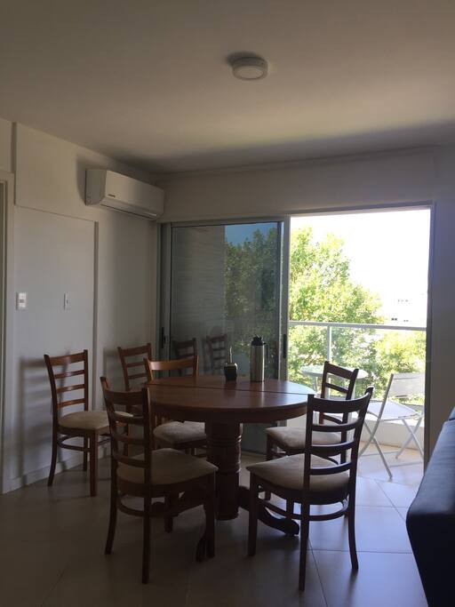 Comedor con 6 sillas y mes extensible