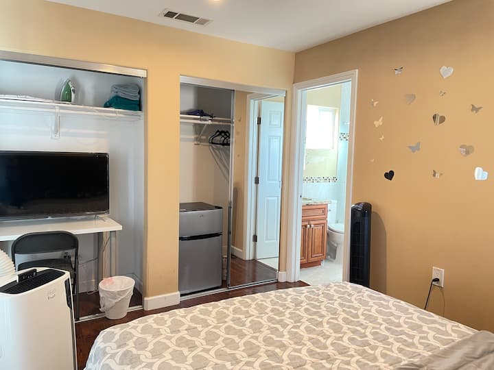 W4🌼Prvt bath🌸1guest💕upstair🧡Self in🍁Kitchenlaundry Houses for Rent in