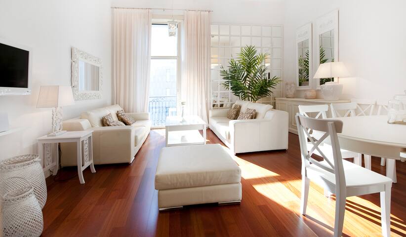 Five bedroom apartment Plaza Catalunya You Stylish gallery image 2