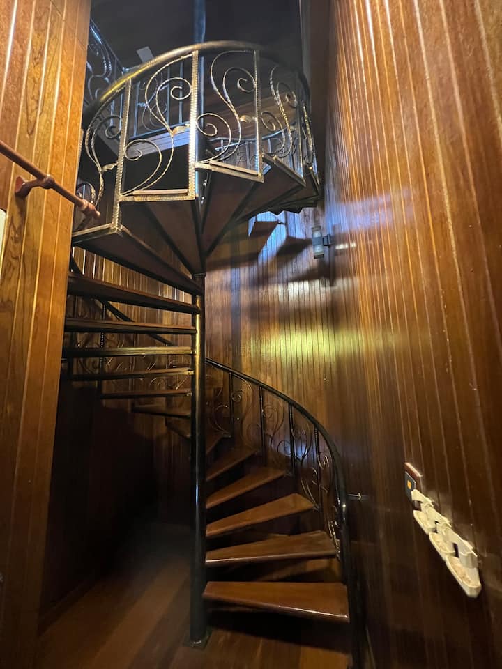 Стълбище до тавана