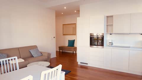 Menton carré d’or spacieux 2 pièces vue jardins