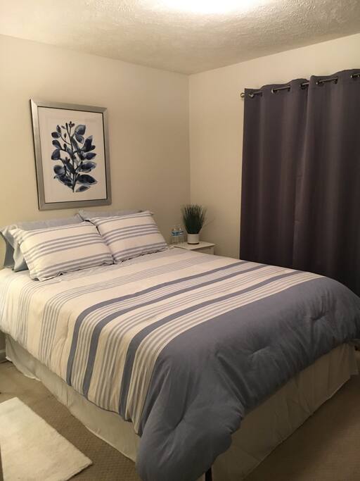 Queen bed, sleeps 2. Luxury sheets. Blackout curtains.