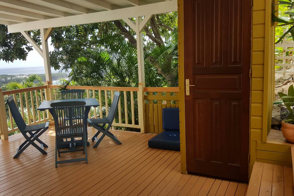 Terrasse d'accueil appt haut villa