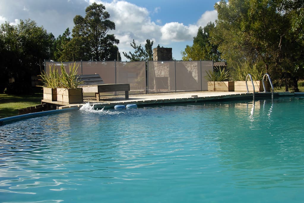 Piscina con Deck y vista al Parrillero