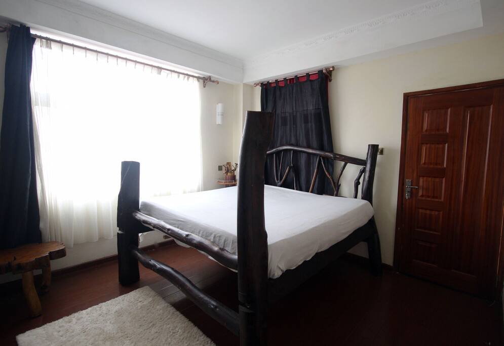 Ensuite bedroom has private bathroom. 6 by 6 bed queen size high density mattress. Comfy truly.