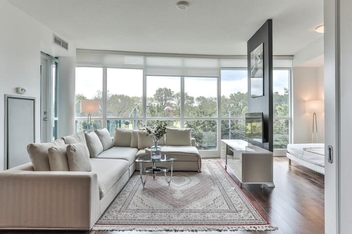 Spectacular Presidential Loft – Downtown Toronto