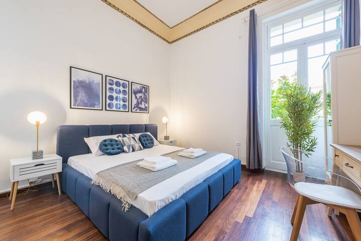 Authentic Athenian Villa I 4 Apartments I Groups gallery image 3