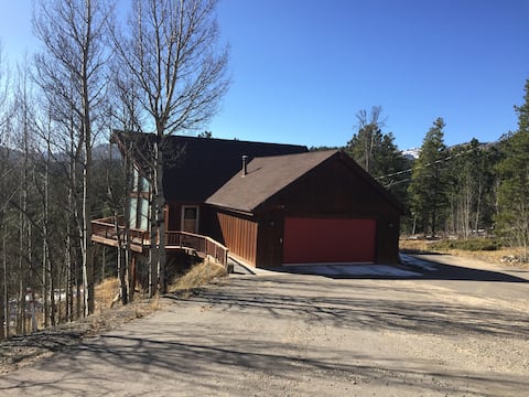 Cabin in BlackHawk Colorado, great deck and views!