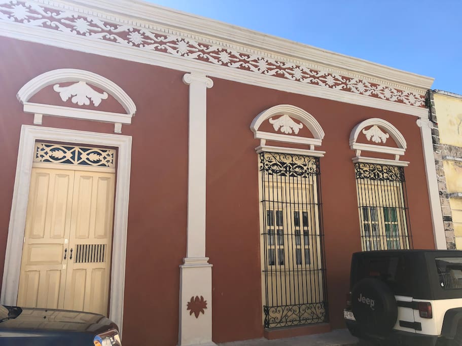 Original facade totally restored I this XVII colonial house , INAH catalogued gorgeous space totally restored for you