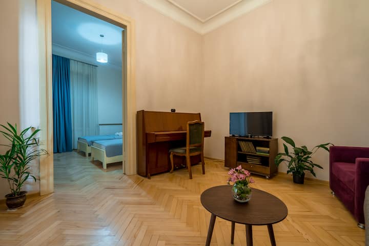 Მისაღები ოთახი/მისაღები ოთახი
