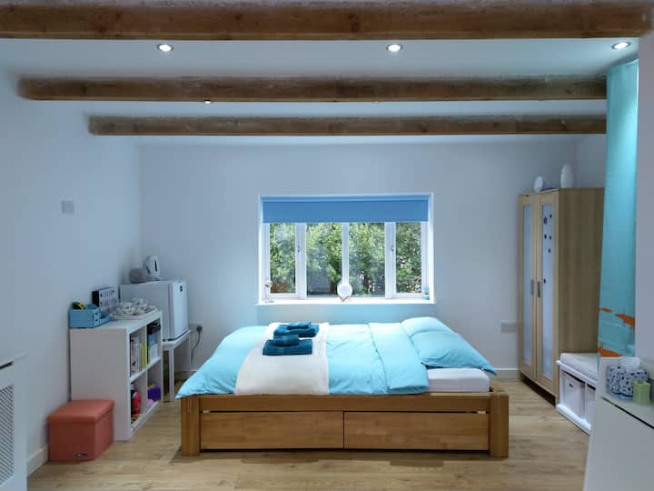 The Garden Suite. Quiet, private & secure parking.