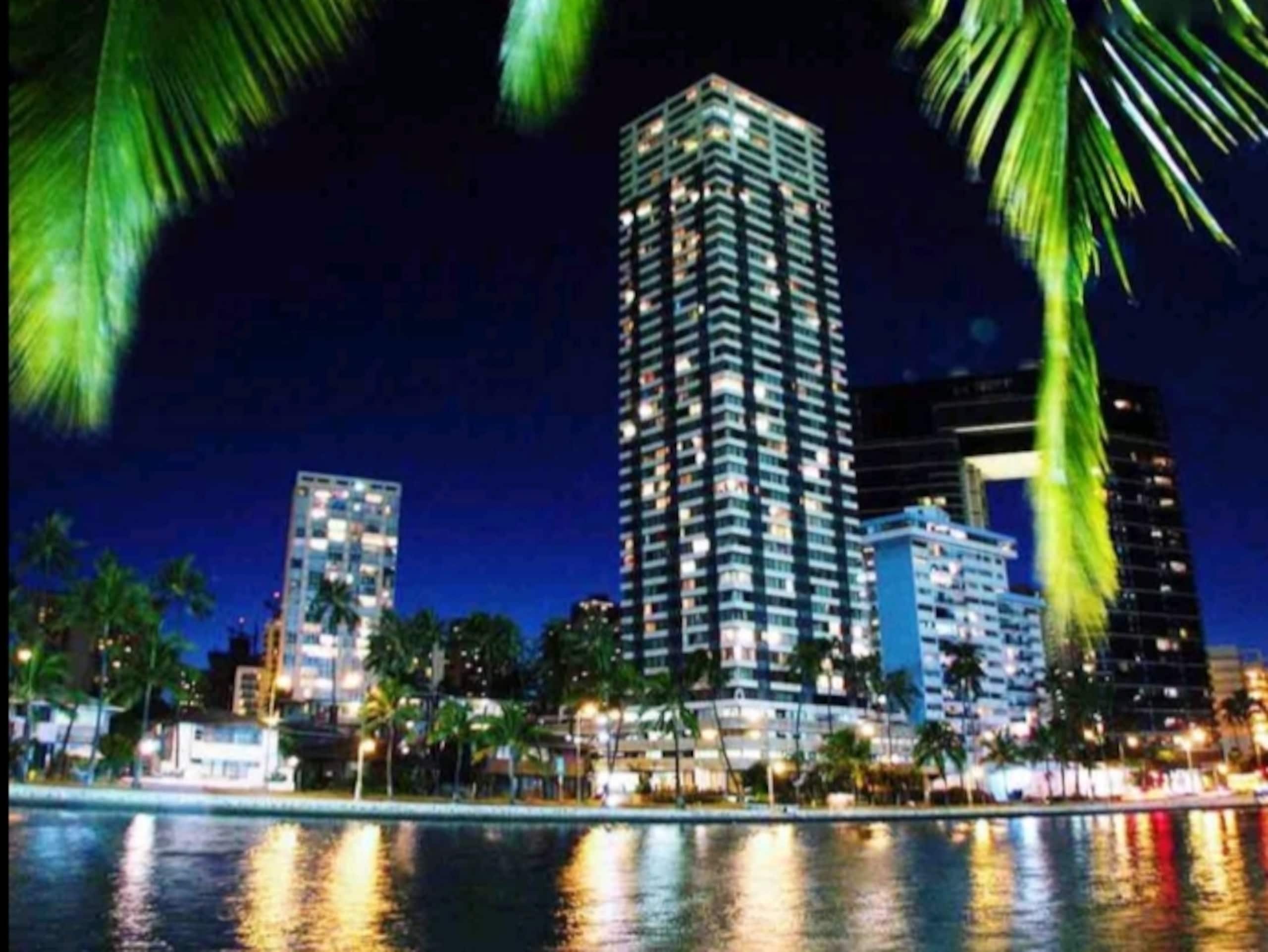 Rainbows in Waikiki - Image 23
