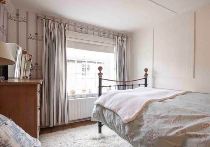 Единечна спална соба 2-ри кат