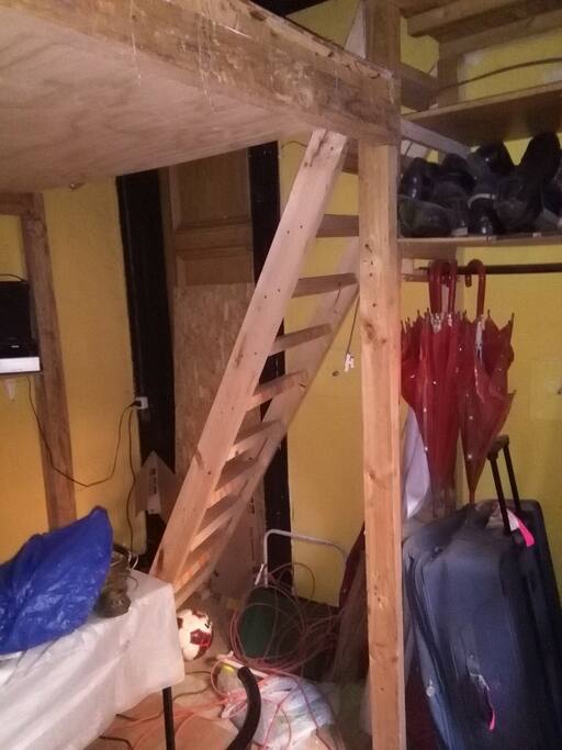 Escala para subir a la Cama.