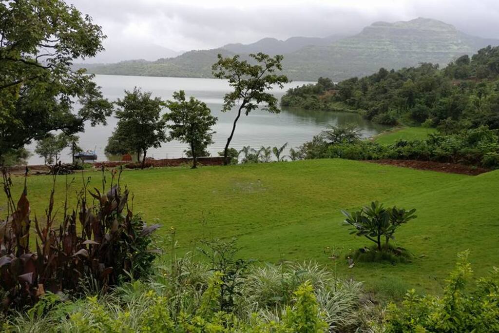View facing Mulshi lake and Kailasgad fort