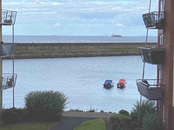 ‘Harbour Views’ stunning 2 bedroomed Apartment