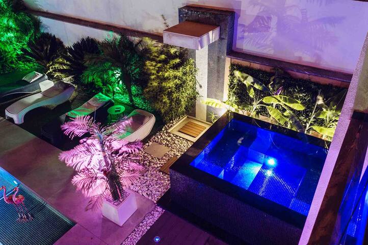 Palm Tree Villa gallery image 4