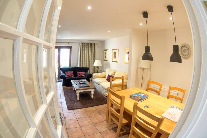 Private access, 6 Guests in Dublin’s Old Town gallery image 3