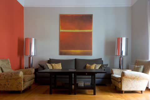 Popular Airbnb listing: Classical Athenian residence in ιλισια παρκο