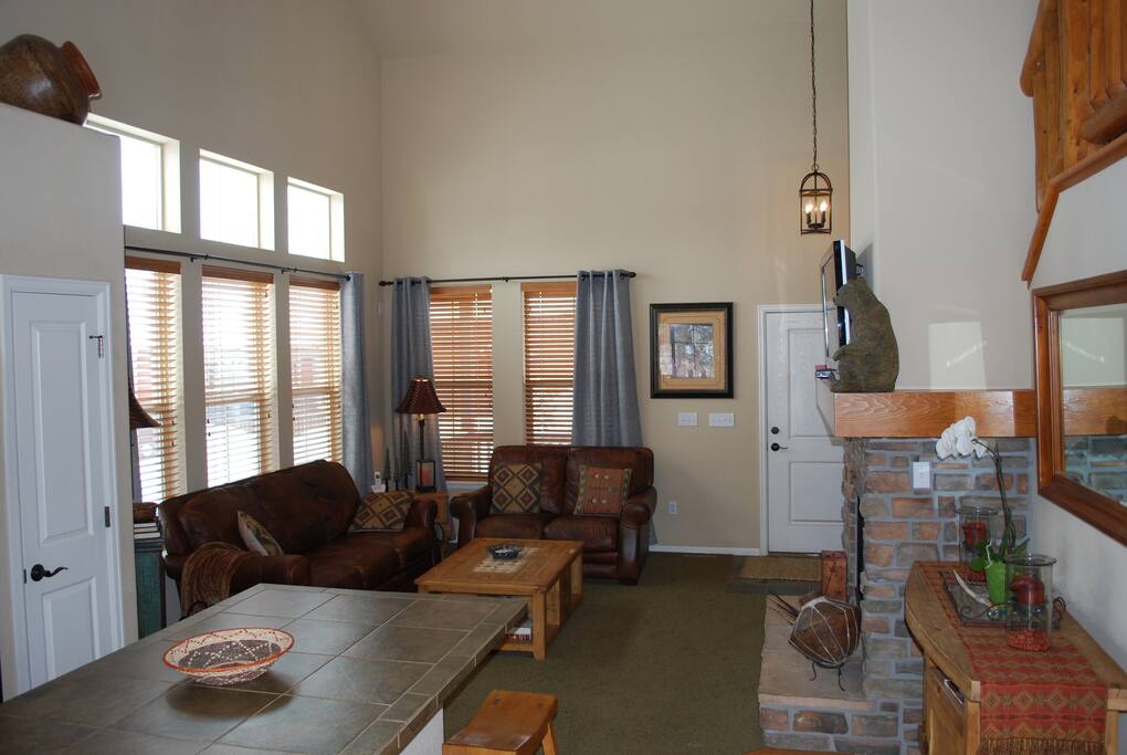 Cozy/spacious great room