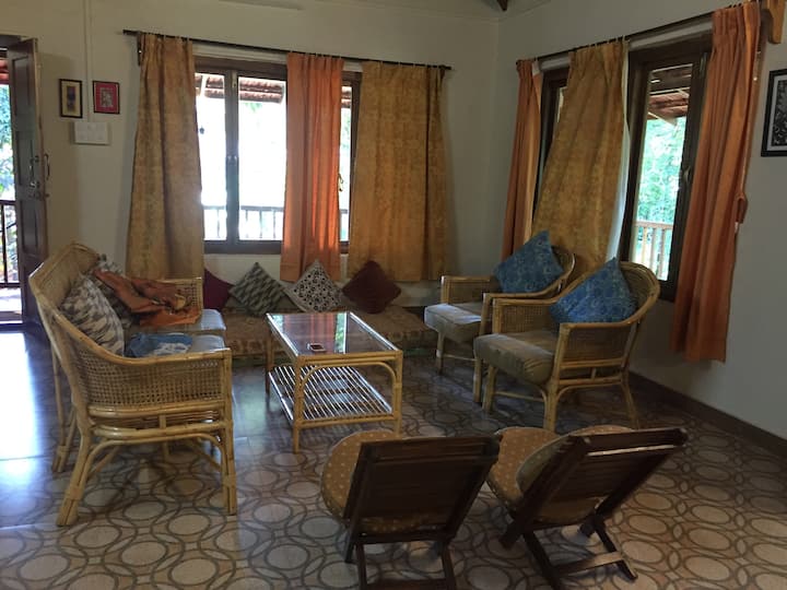 მისაღები ოთახი 2