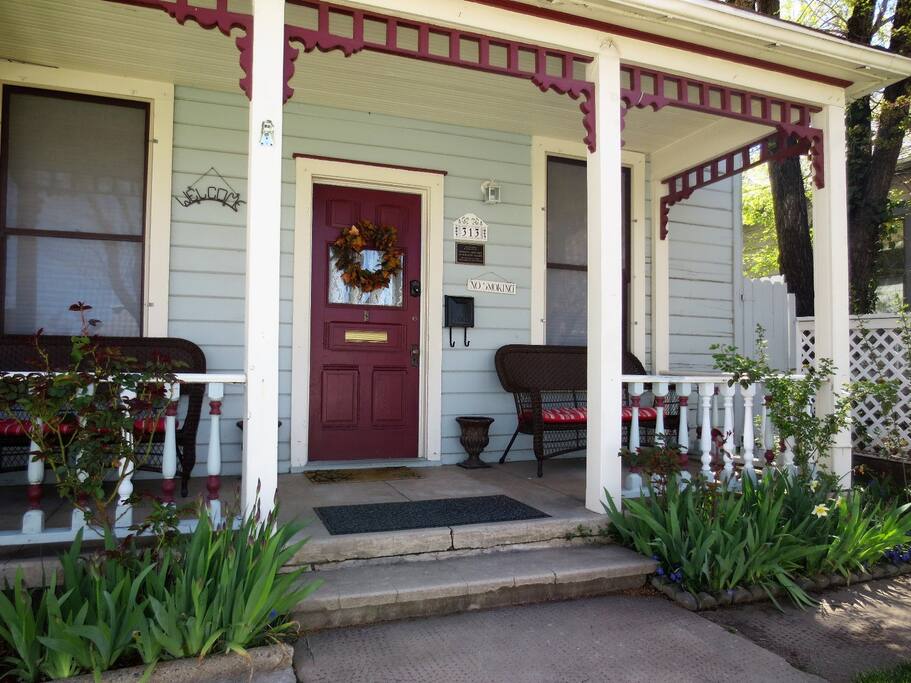 Delightful Front Porch of Serendipity Cottage