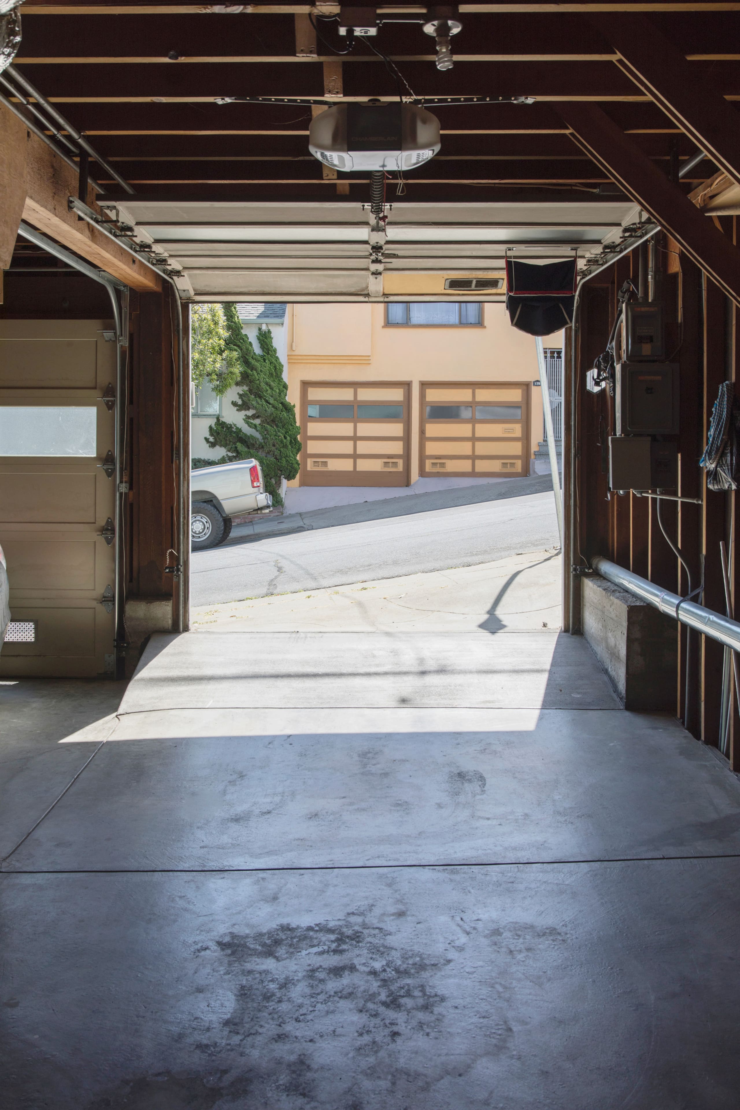 Chic, sun-drenched studio w/views and parking. - Image 29