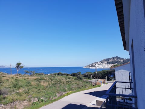 Popular Airbnb listing: Garbí, Apartment with terrace and ocean views, M3 in El Port De La Selva
