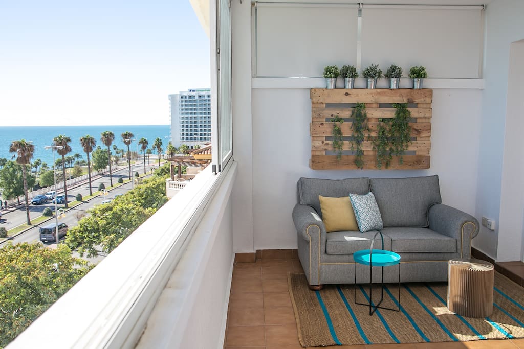 Balcony with lounge and spectacular sea view.