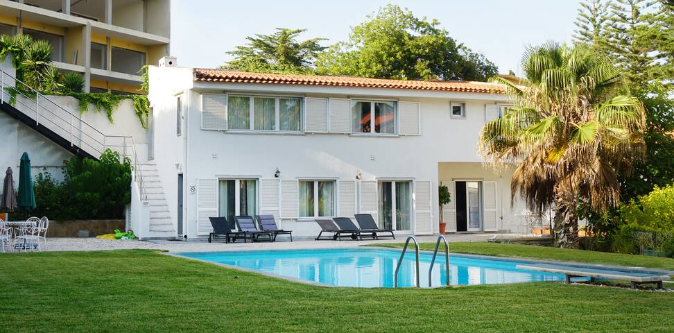 Charming Villa with Pool in the Heart of Cascais gallery image 2