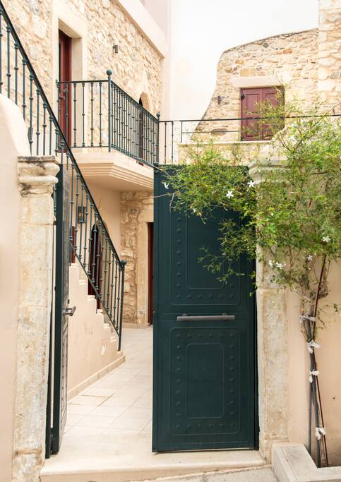Entrance with jasmine tree
