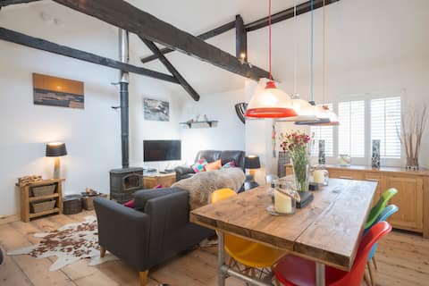 Successful Airbnb property: Stable Cottage, Blakeney: a few steps from the sea in Blakeney