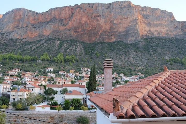 Red cliffs and the sea - Private house in Leonidio