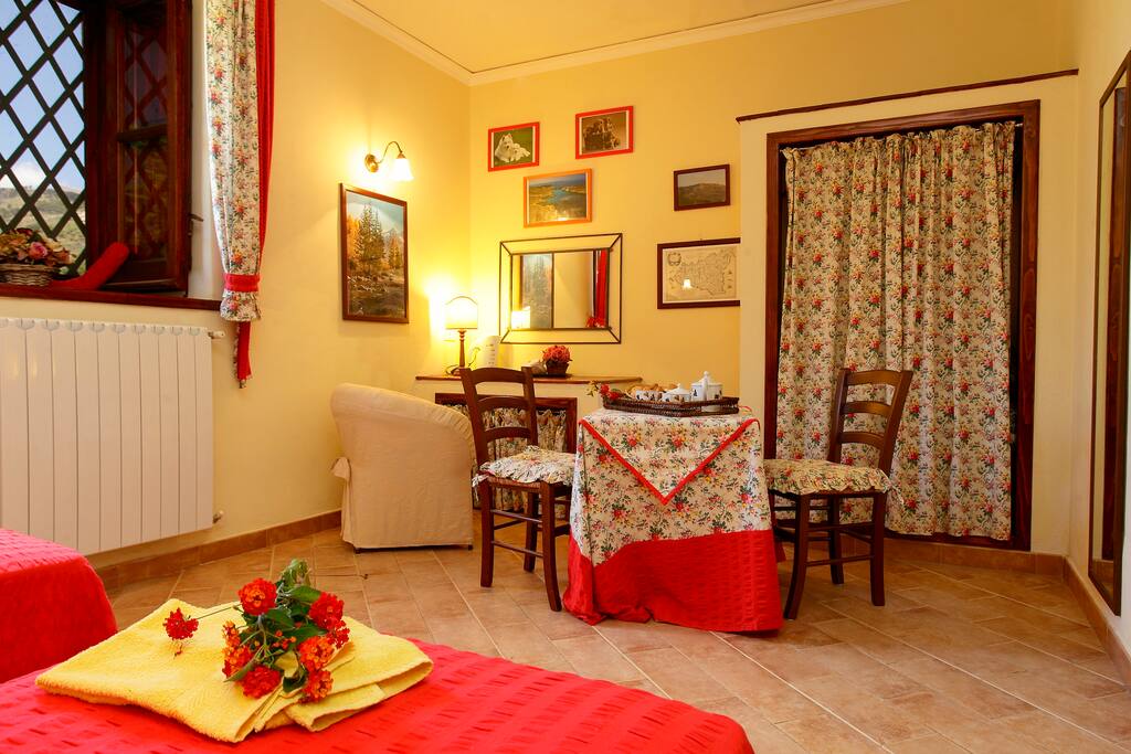 Double bedroom red